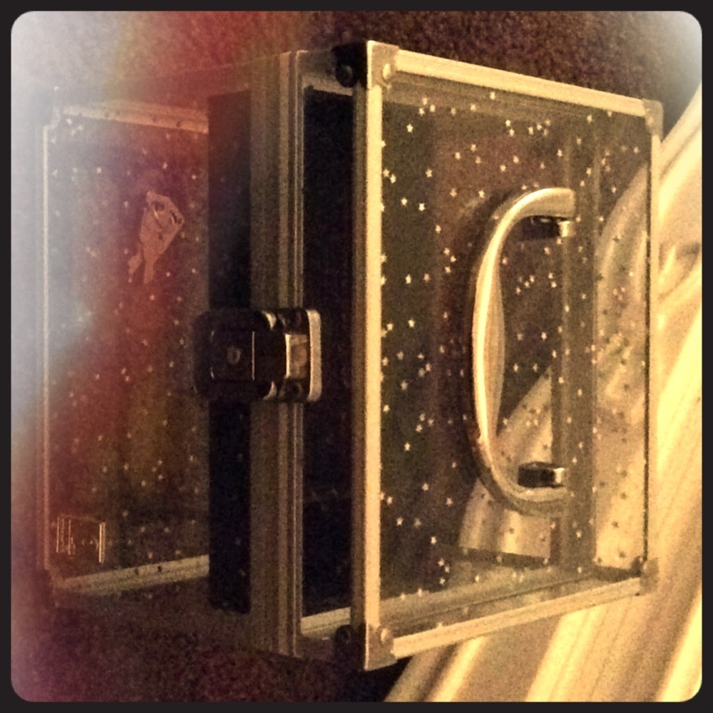 Makeup box comes with key